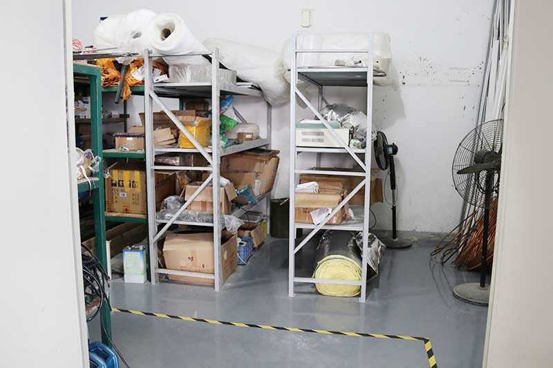 高低溫試驗(yàn)箱廠家倉庫圖